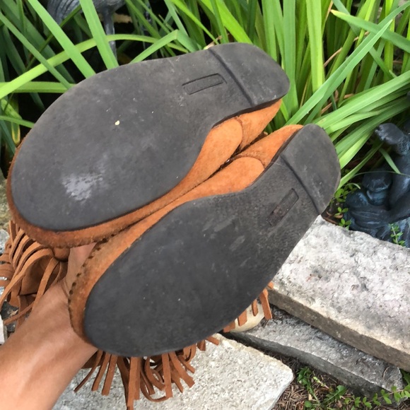 Minnetonka Three Layer Fringe Boot Style Moccasins-Sz 8-PullOn Style-Carmel - Picture 13 of 16